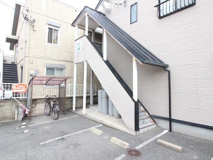 物件外観写真2　(エントランス部分)