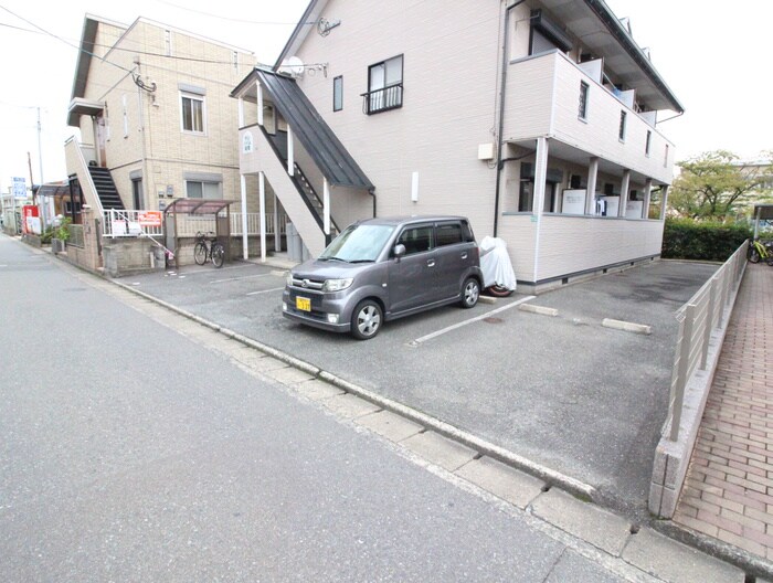 物件外観写真3　(駐車場)