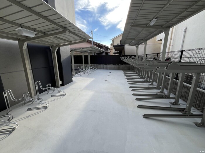 物件外観写真4　(駐輪場)