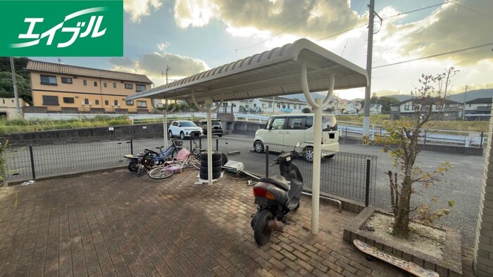 物件外観写真3　(駐輪場)