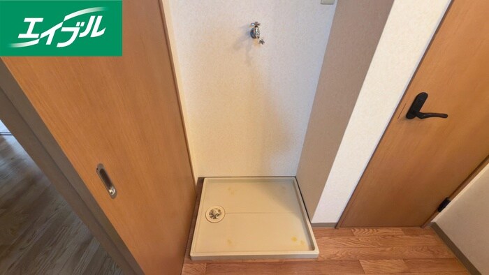 物件内観写真16　(洗濯機置場)