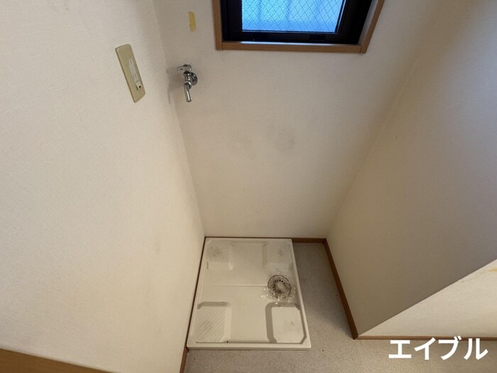物件内観写真13　(洗濯機置場)