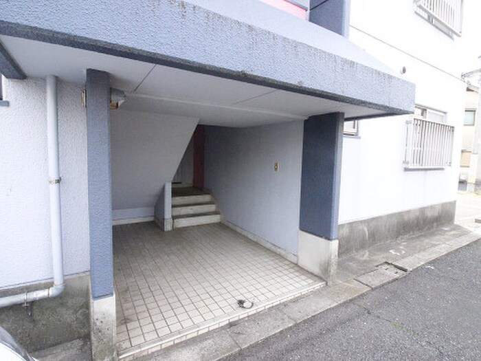 物件外観写真4　(エントランス部分)