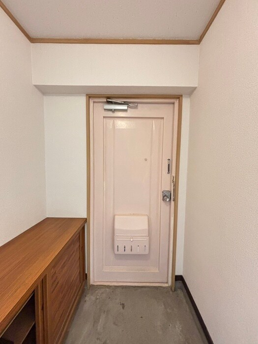 物件内観写真12　(玄関)