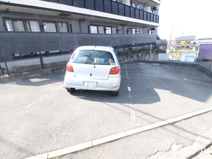 物件外観写真4　(駐車場)