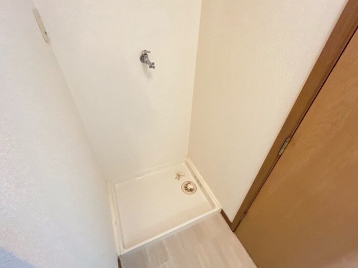 物件内観写真12　(洗濯機置場)