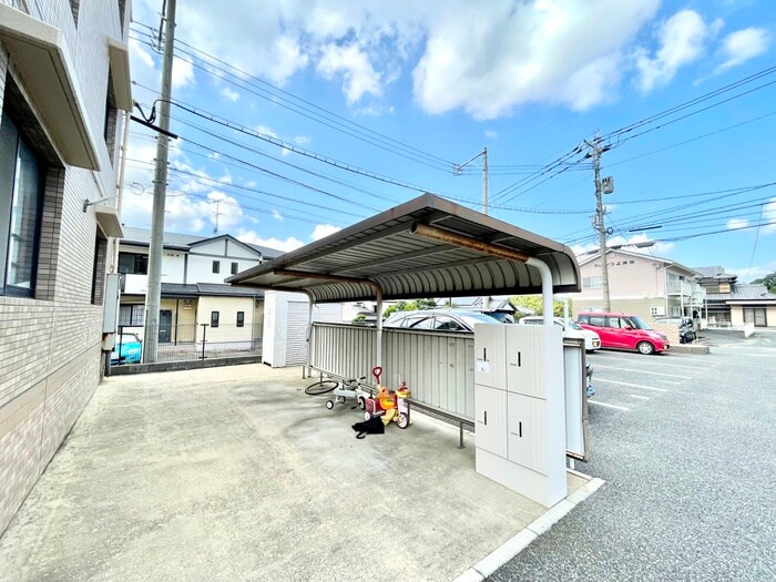 物件外観写真3　(駐輪場)