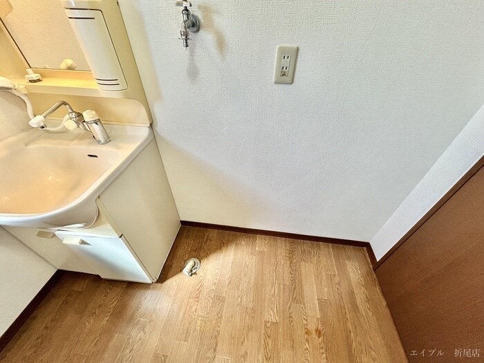 物件内観写真7　(洗濯機置場)