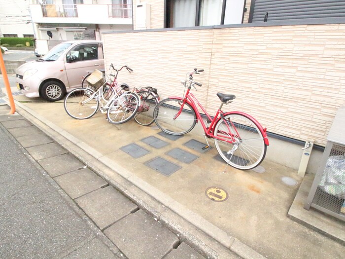物件外観写真4　(駐輪場)