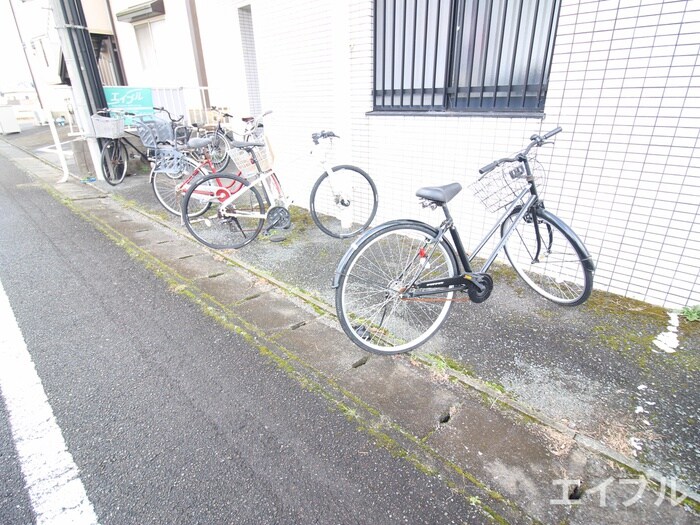 物件外観写真5　(駐輪場)