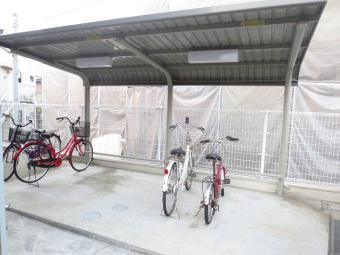 物件外観写真3　(駐輪場)