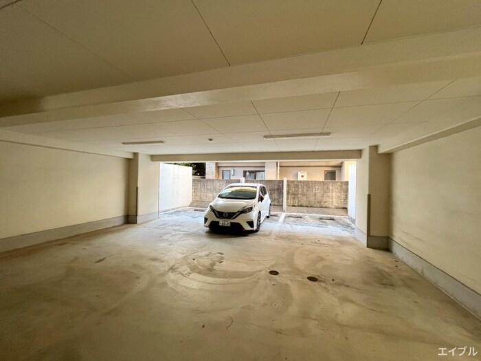 物件外観写真6　(駐車場)