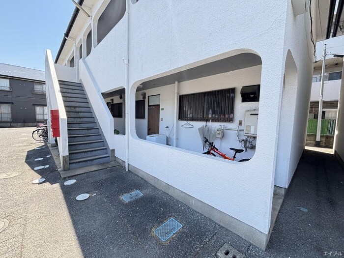 物件外観写真4　(エントランス部分)