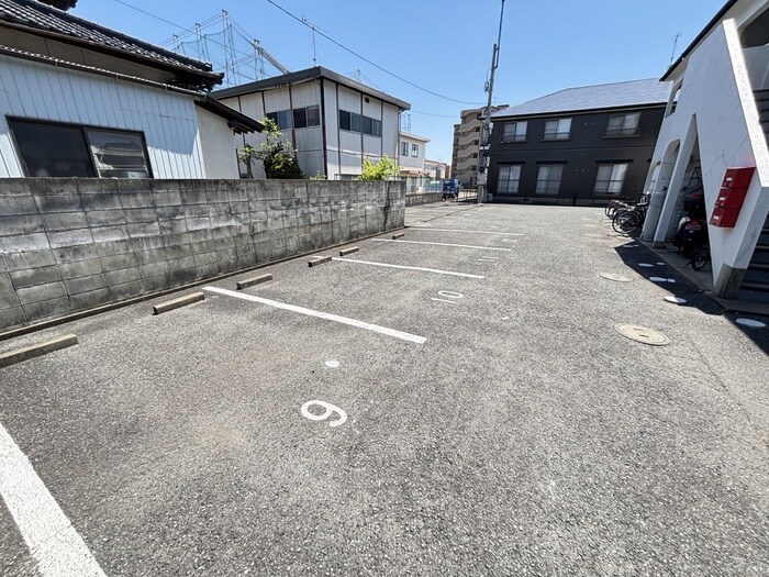 物件外観写真5　(駐車場)