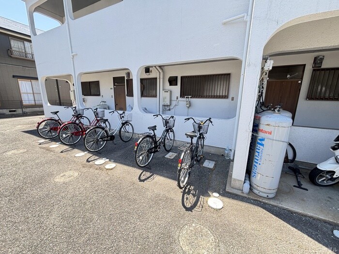 物件外観写真6　(駐輪場)