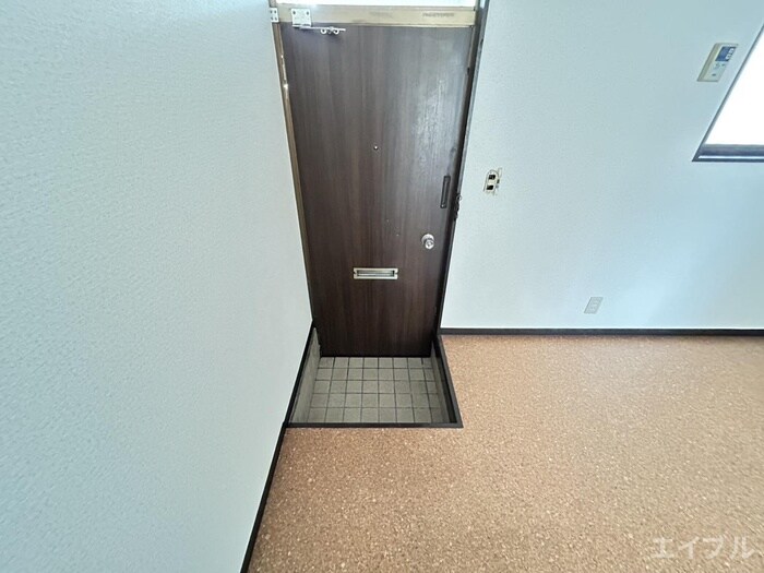 物件内観写真15　(玄関)