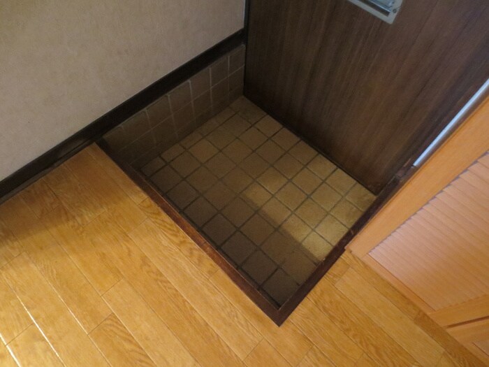 物件内観写真16　(玄関)