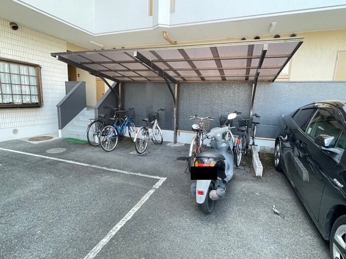 物件外観写真3　(駐輪場)