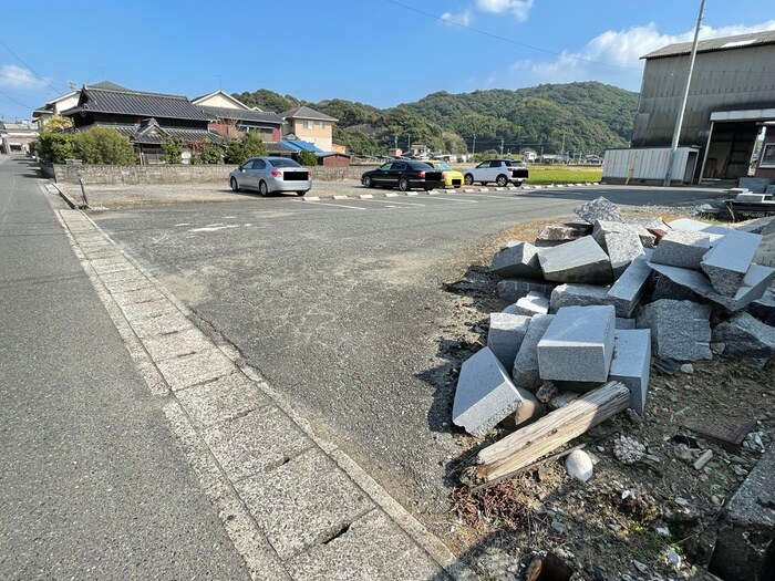 物件外観写真6　(駐車場)