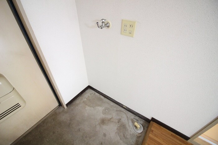 物件内観写真16　(洗濯機置場)