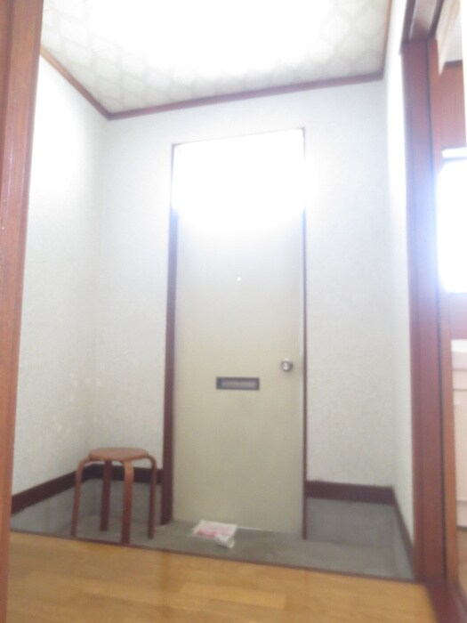 物件内観写真10　(玄関)