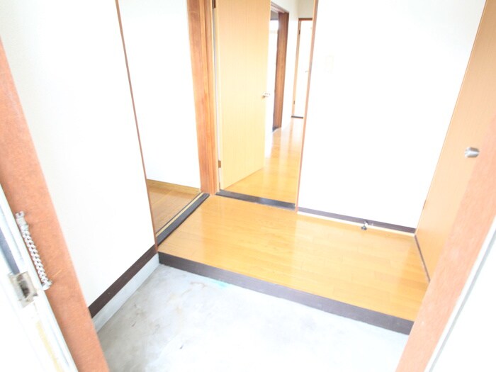 物件内観写真10　(玄関)