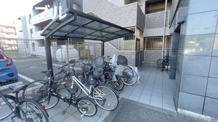 物件外観写真3　(駐輪場)