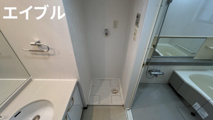 物件内観写真16　(洗濯機置場)