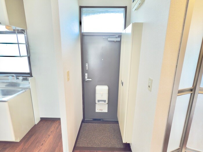 物件内観写真13　(玄関)