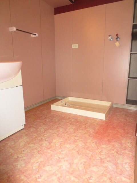 物件内観写真11　(洗濯機置場)