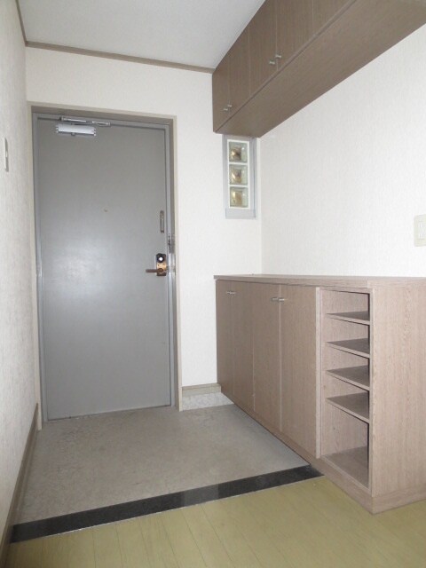 物件内観写真13　(玄関)
