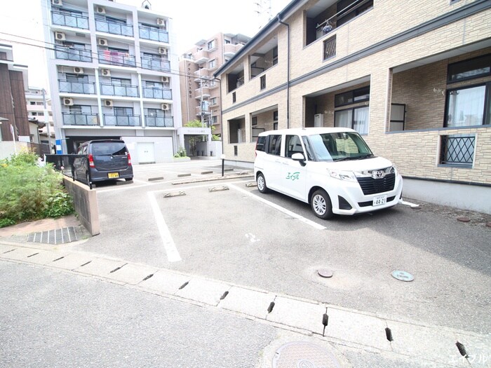 物件外観写真2　(駐車場)