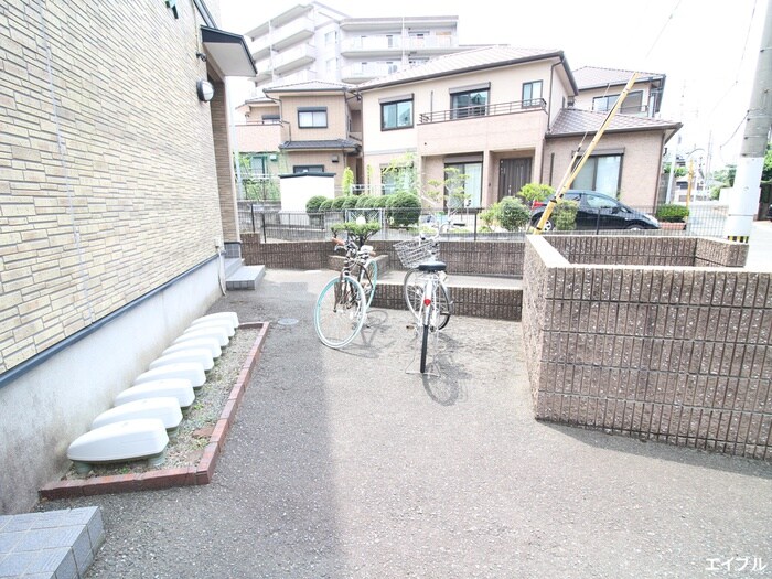 物件外観写真5　(駐輪場)