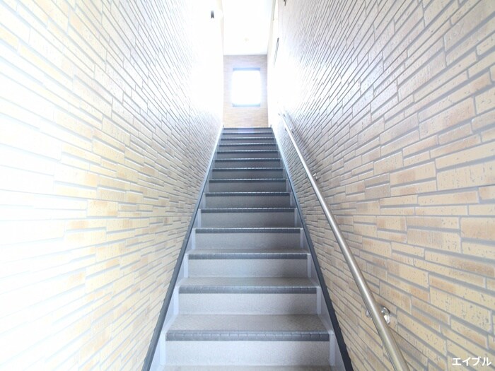 物件外観写真6　(エントランス部分)