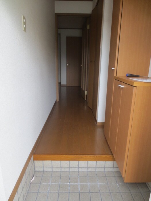 物件内観写真13　(玄関)
