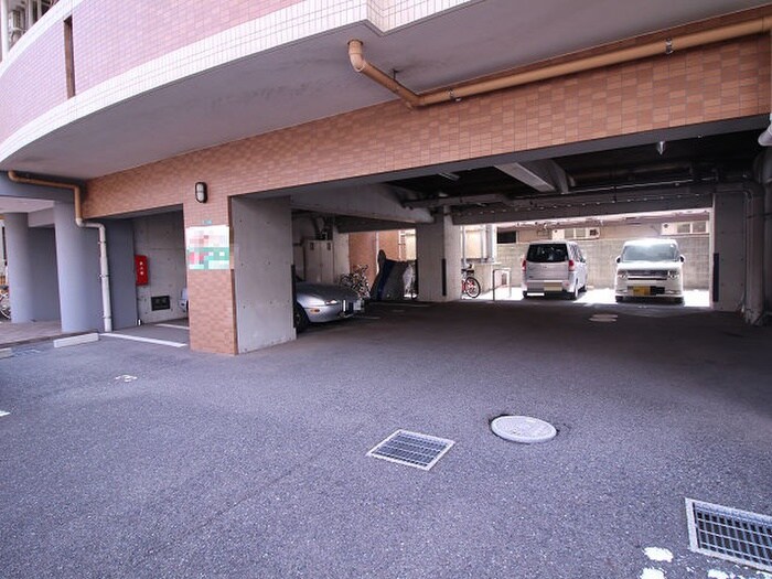 物件外観写真4　(駐車場)