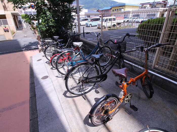 物件外観写真5　(駐輪場)