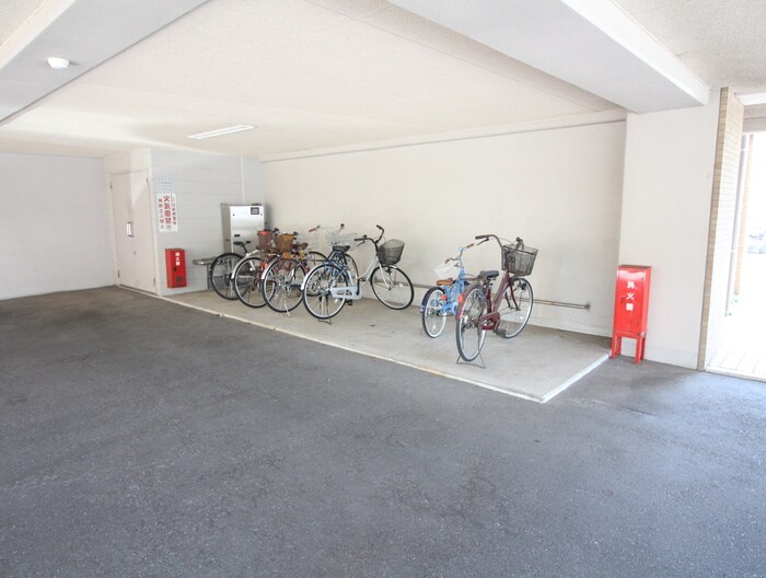 物件外観写真3　(駐輪場)