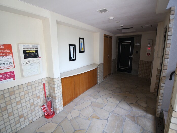 物件外観写真5　(エントランス部分)