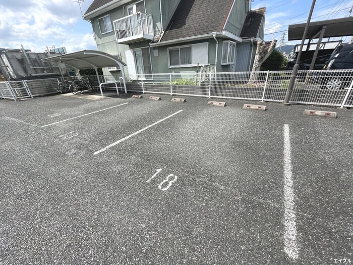 物件外観写真3　(駐車場)