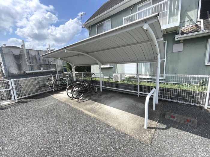 物件外観写真4　(駐輪場)