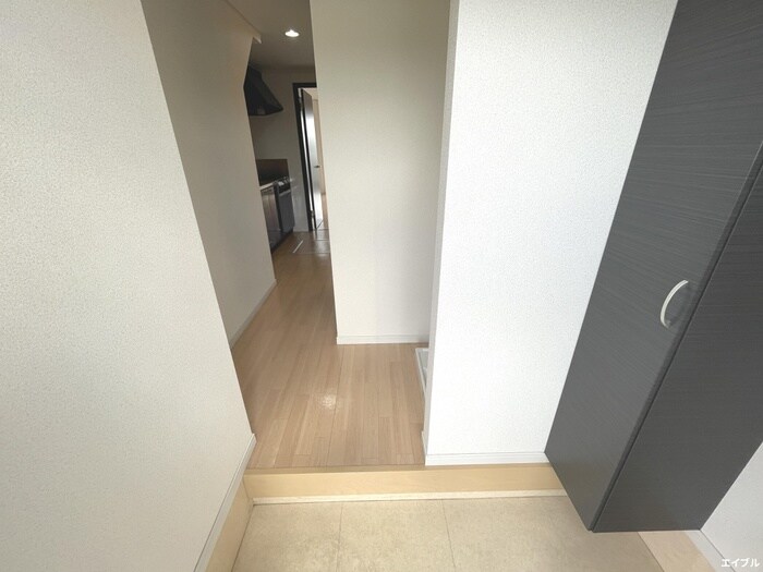 物件内観写真12　(玄関)