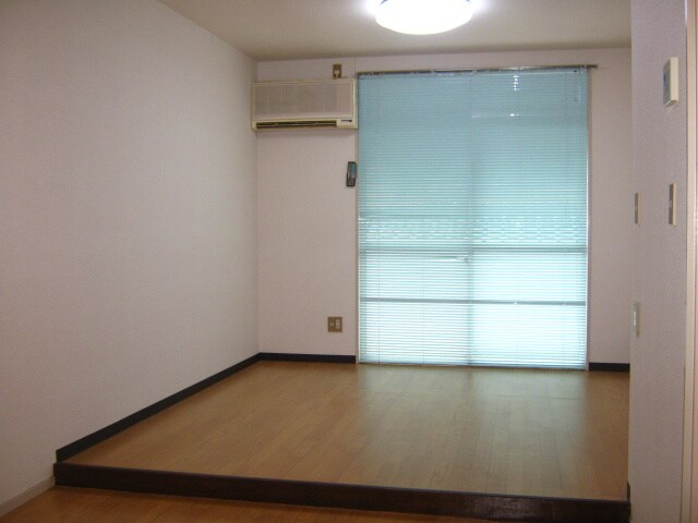 物件内観写真4　(居室)