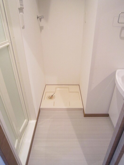 物件内観写真10　(洗濯機置場)