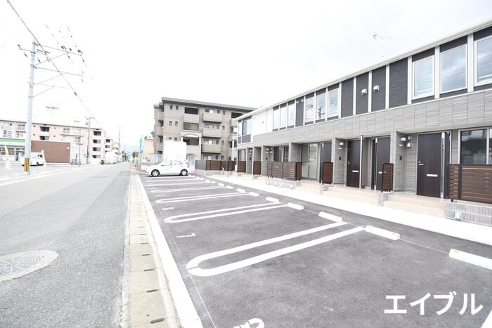 物件外観写真4　(駐車場)