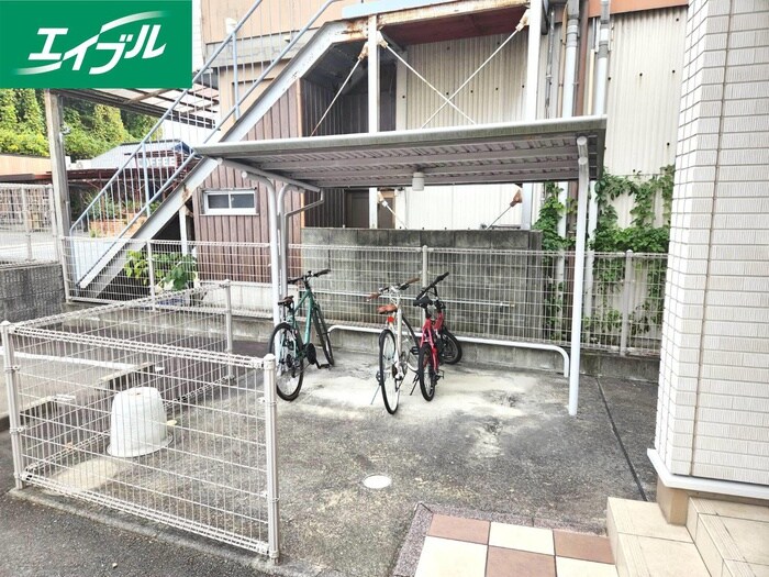 物件外観写真4　(駐輪場)
