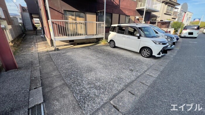 物件外観写真2　(駐車場)
