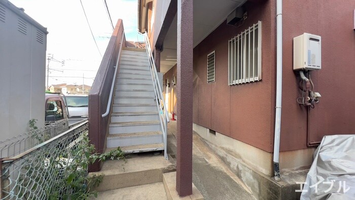 物件外観写真3　(エントランス部分)