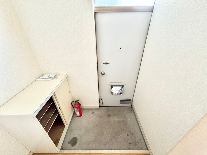 物件内観写真11　(玄関)