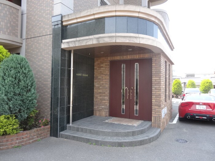 物件外観写真2　(エントランス部分)